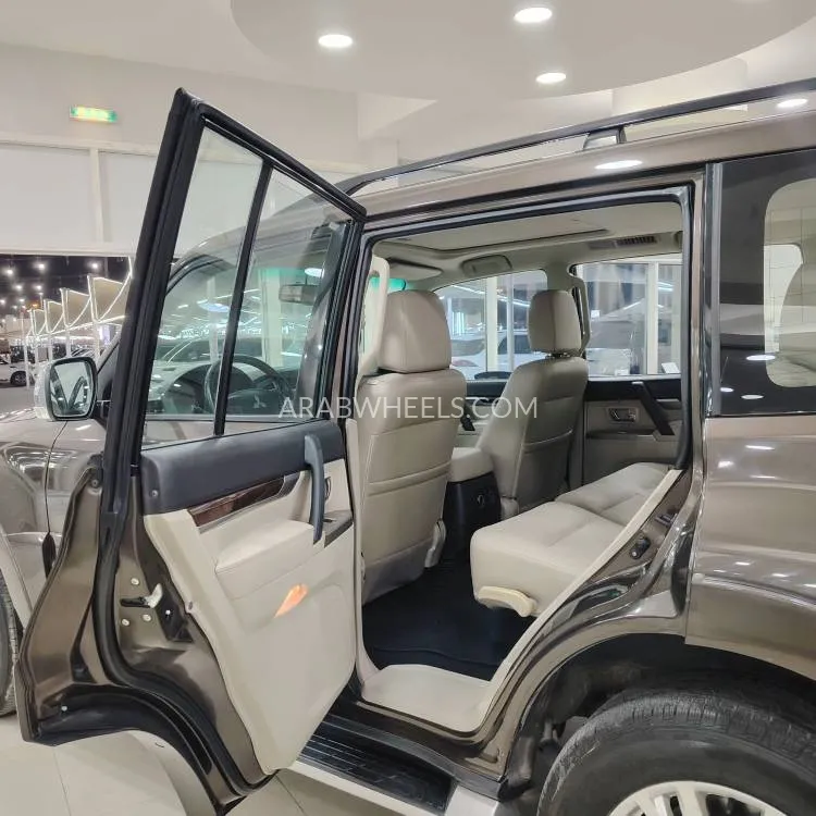 Mitsubishi Pajero 2019 for Sale in Sharjah Image-8