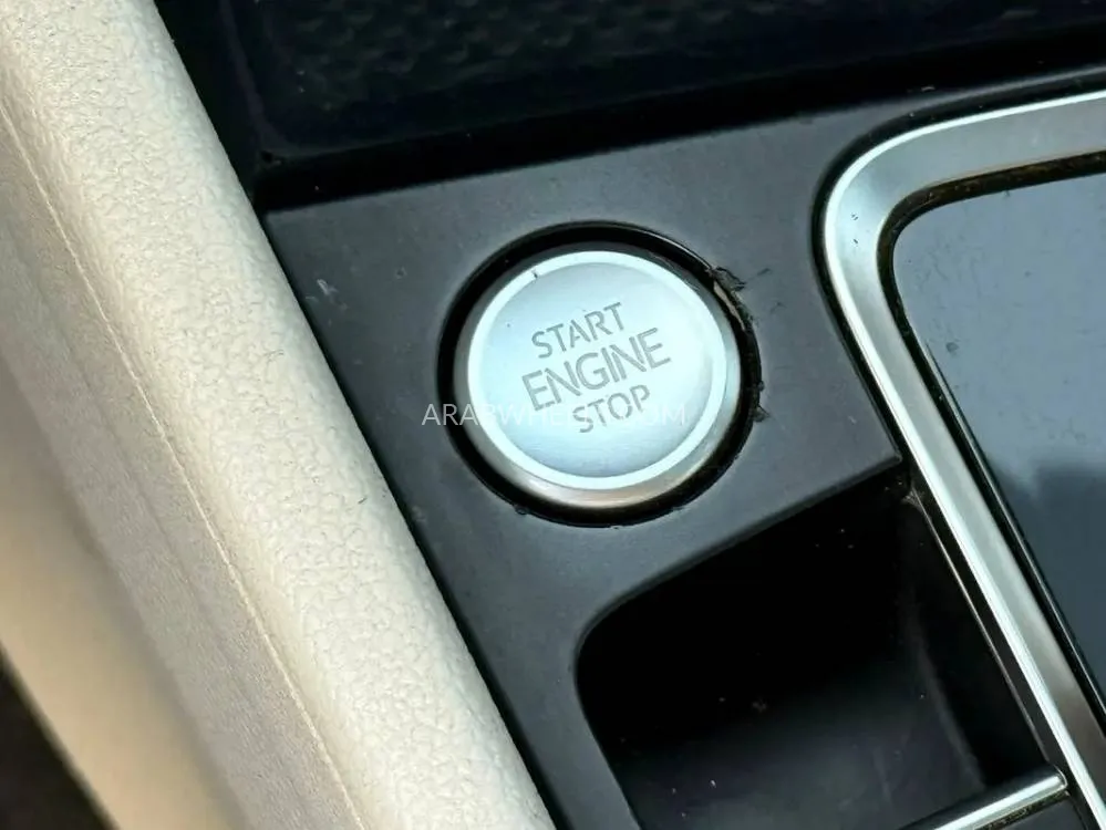 Volkswagen Jetta 2019 for Sale in Sharjah Image-18