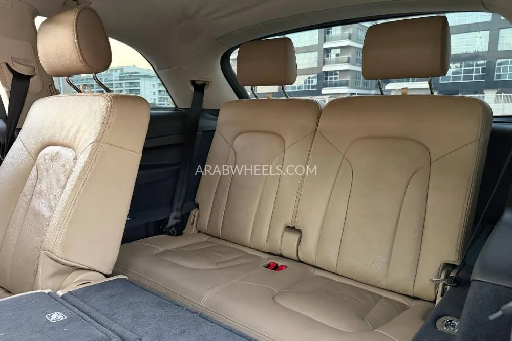 Audi Q7 2014 for Sale in Dubai Image-16