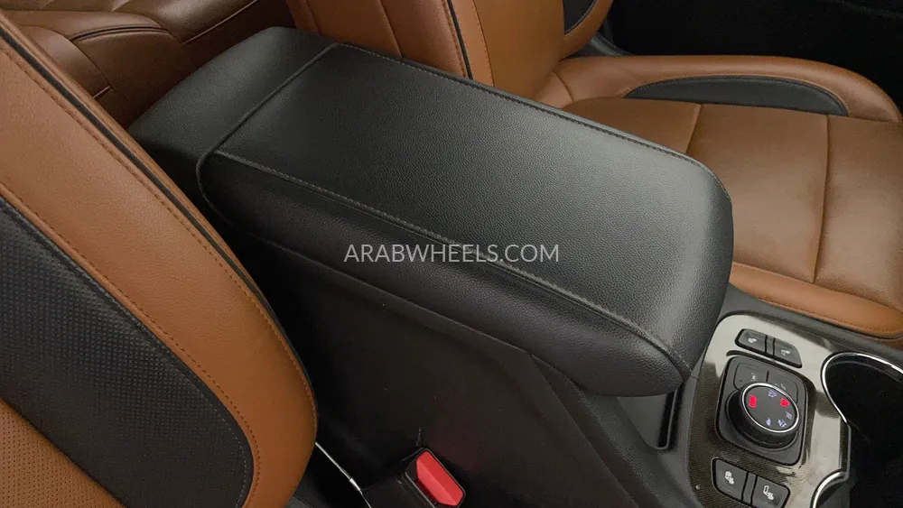 GMC Acadia 2023 for Sale in Dubai Image-40