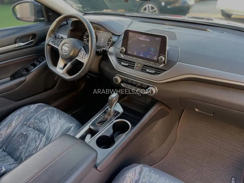 Nissan Altima 2023 for Sale in Sharjah Image-5
