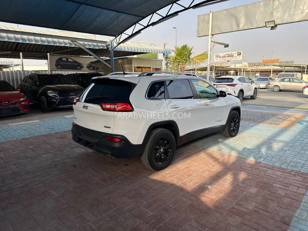 Jeep Cherokee 2016 for Sale in Ajman Image-7