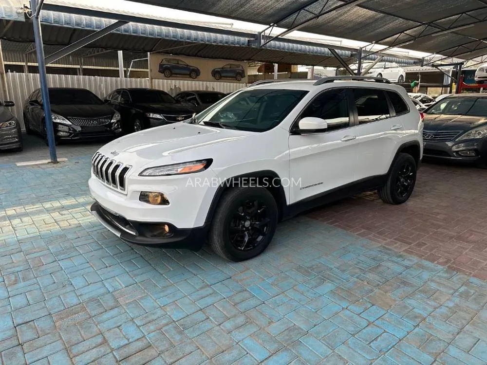 Jeep Cherokee 2016 for Sale in Ajman Image-11