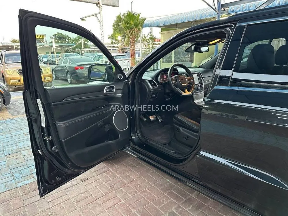 Jeep Cherokee 2014 for Sale in Ajman Image-11