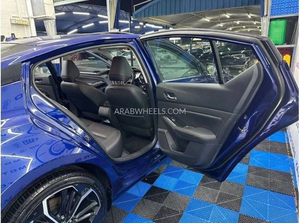 Nissan Altima 2024 for Sale in Ajman Image-18