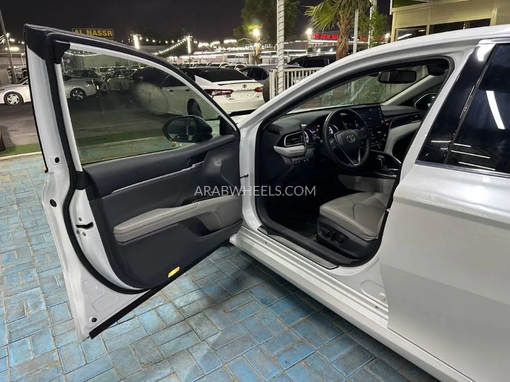 Toyota Camry 2023 for Sale in Ajman Image-12