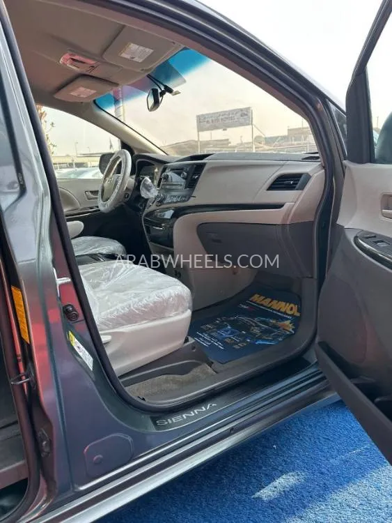 Toyota Sienna 2013 for Sale in Ajman Image-6