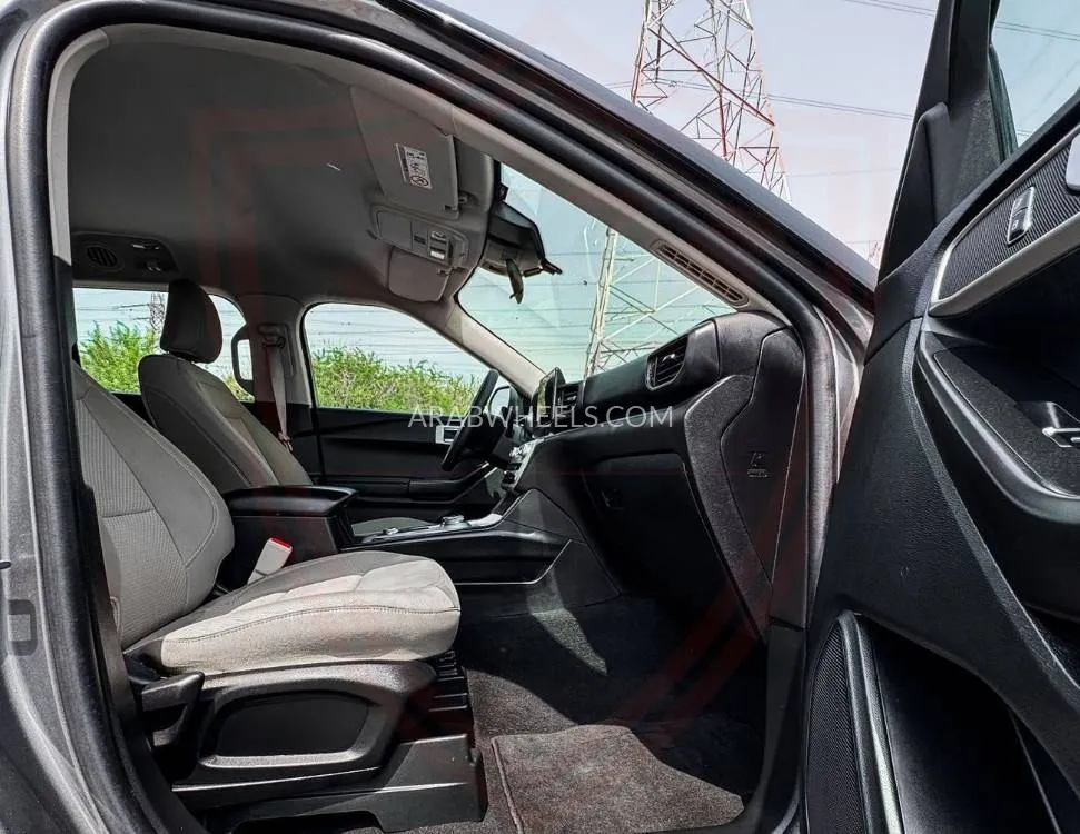 Ford Explorer 2023 for Sale in Sharjah Image-9