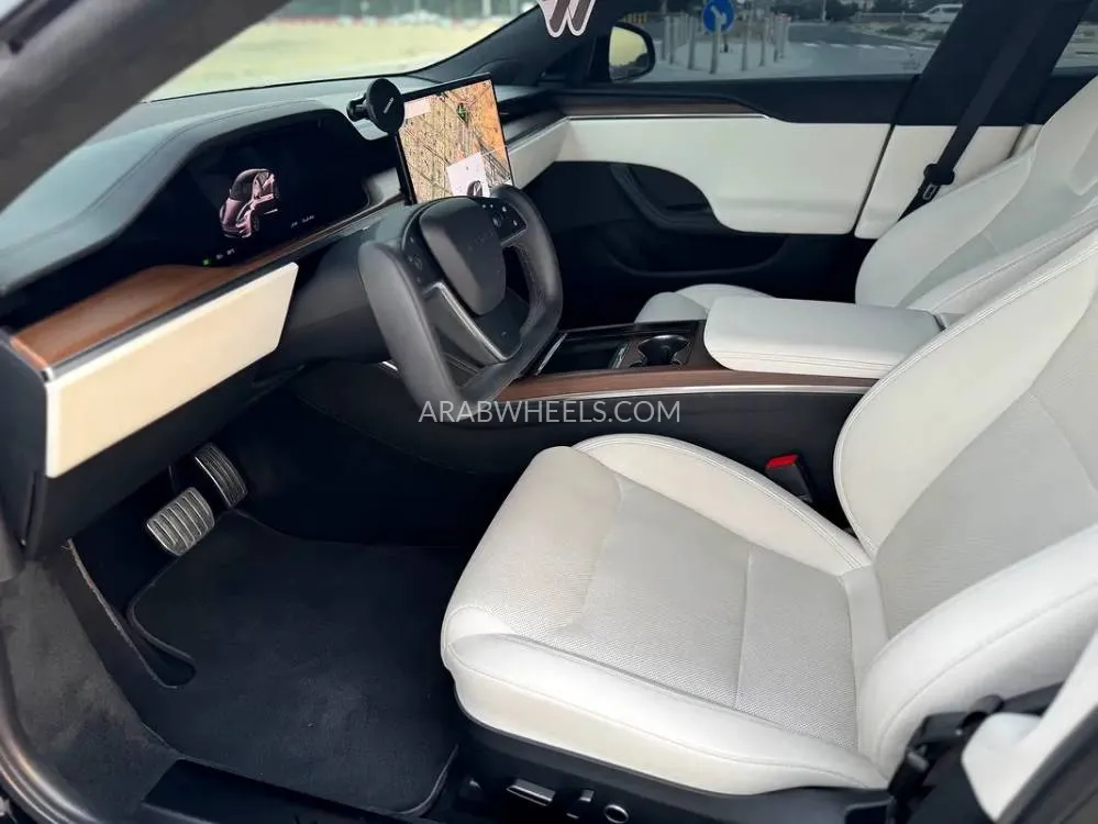Tesla Model S 2023 for Sale in Sharjah Image-6