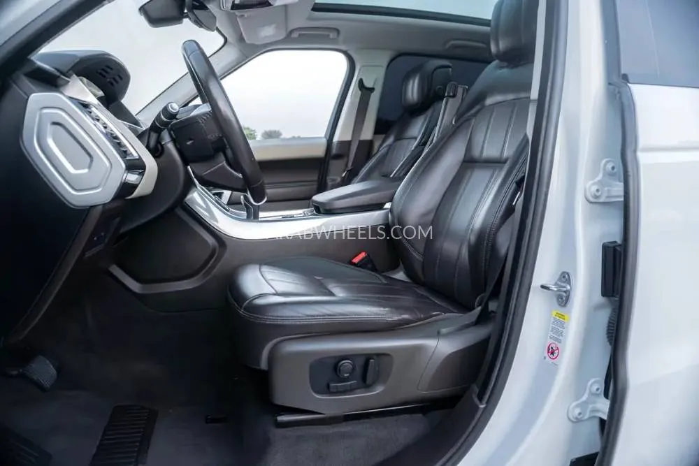 Land Rover Range Rover 2018 for Sale in Dubai Image-11