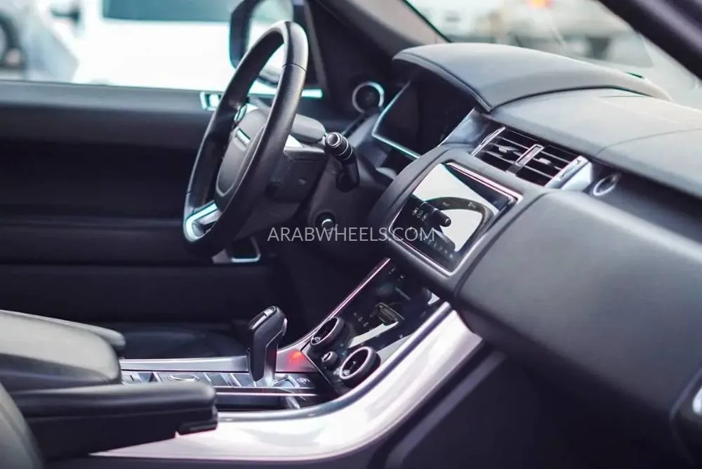 Land Rover Range Rover Sport 2020 for Sale in Dubai Image-7