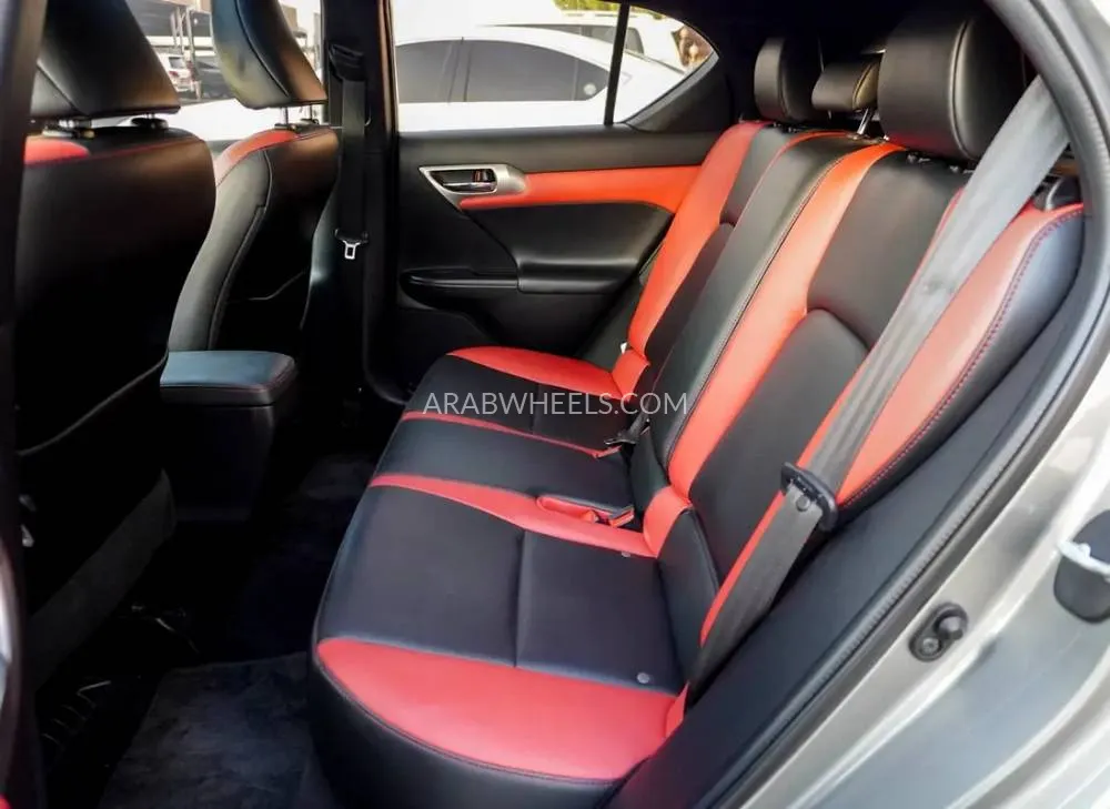 لكزس CT 2016 for Sale in دبي Image-6