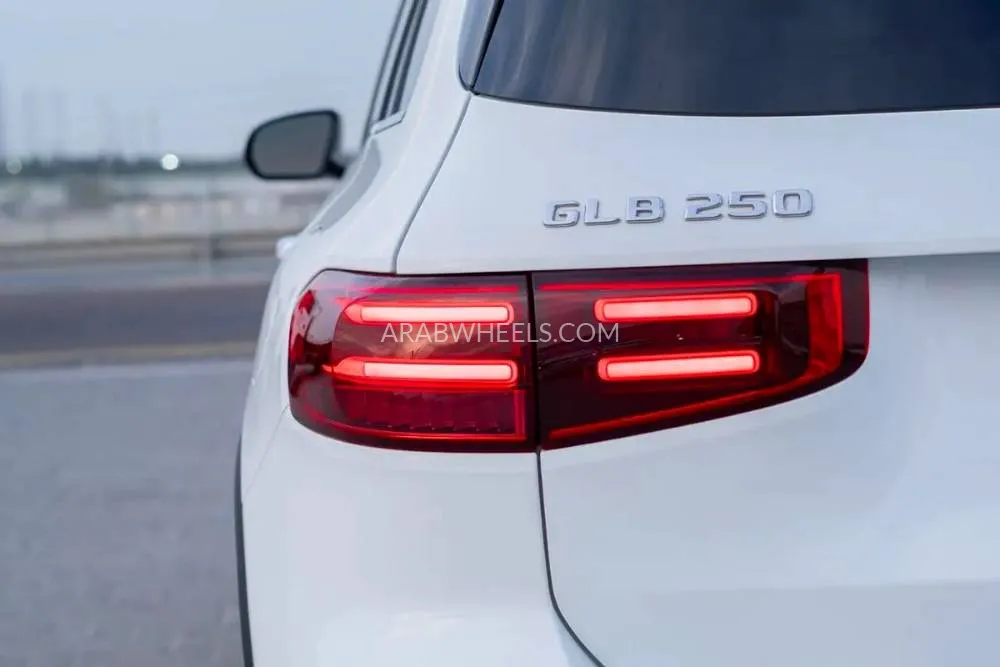 مرسيدس بنز GLB 2024 for Sale in دبي Image-5