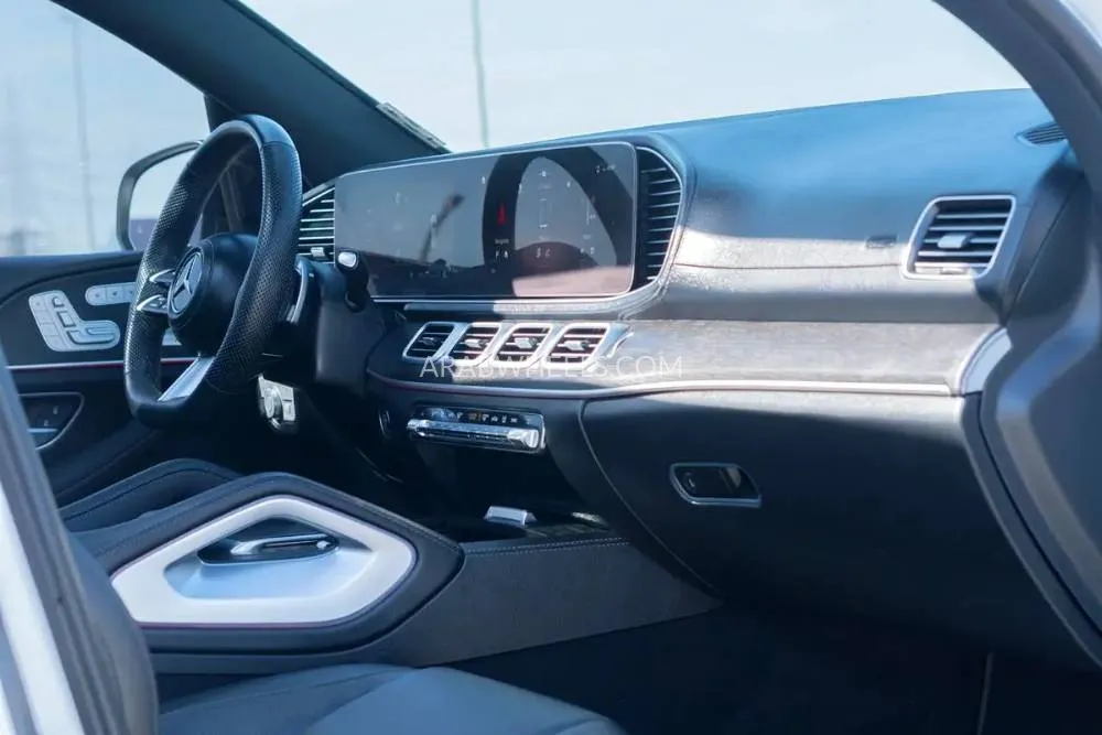 مرسيدس بنز GLS 2024 for Sale in دبي Image-9