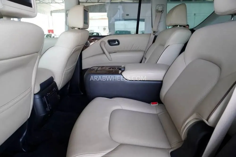 Nissan Armada 2018 for Sale in Dubai Image-2
