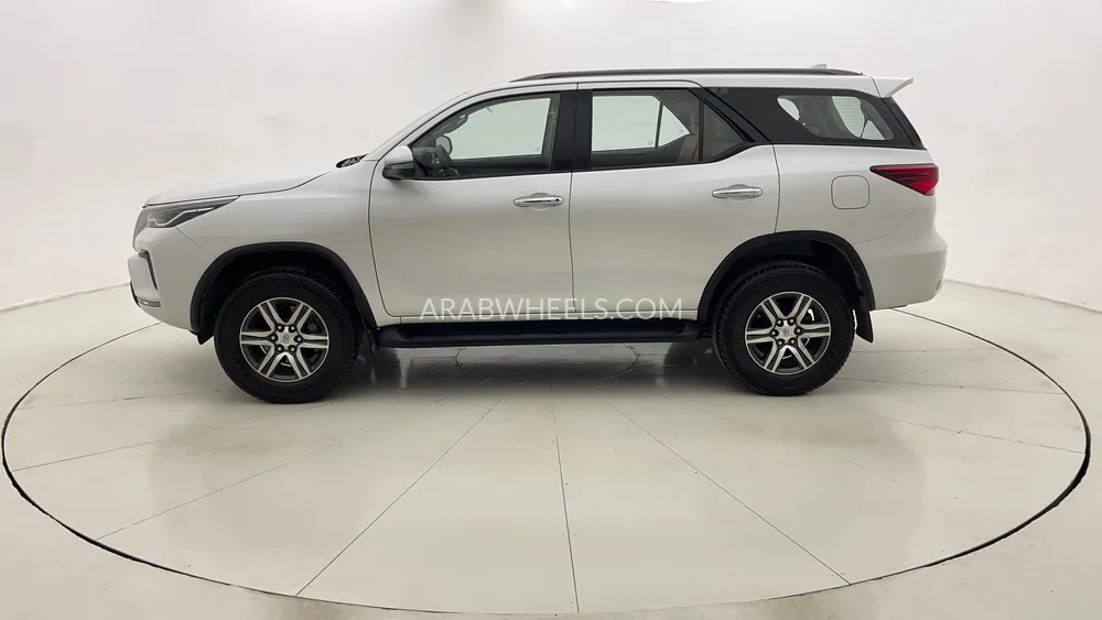 Toyota Fortuner 2023 for Sale in Dubai Image-6