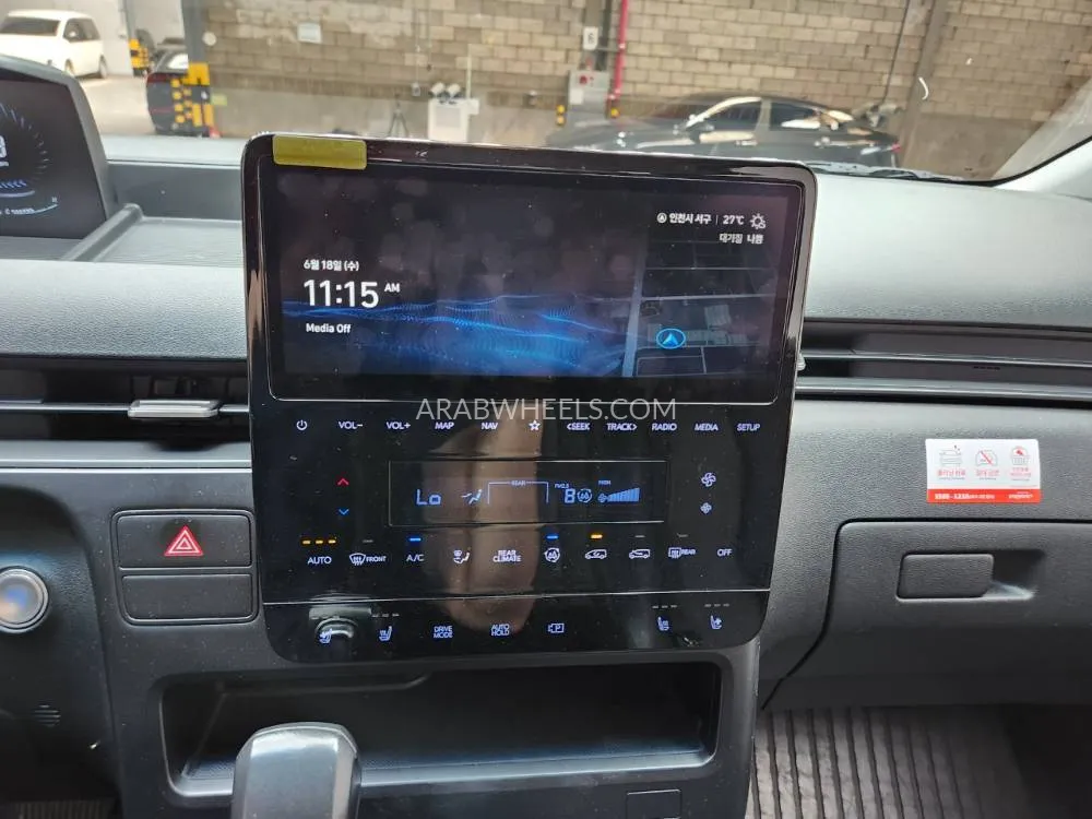 Hyundai Staria 2022 for Sale in Dubai Image-6