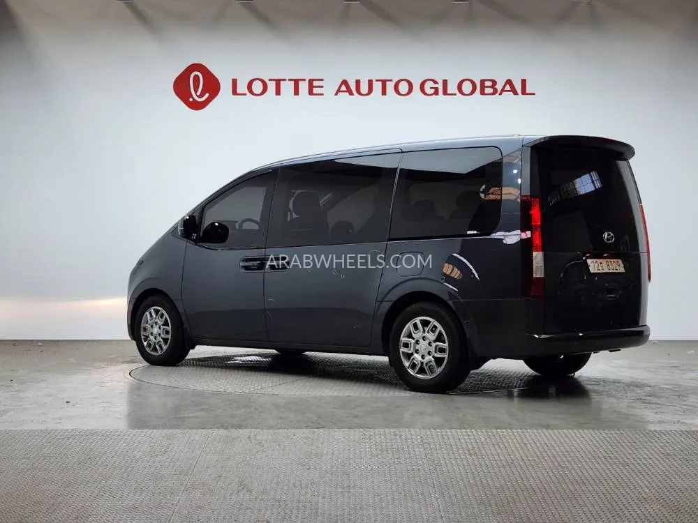 Hyundai Staria 2022 for Sale in Dubai Image-3
