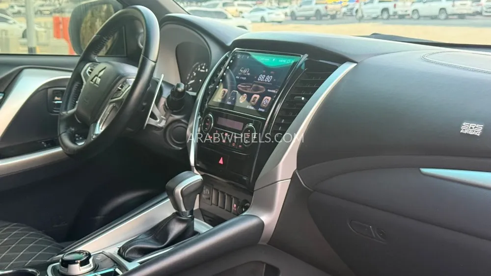 Mitsubishi Montero Sport 2019 for Sale in Dubai Image-12