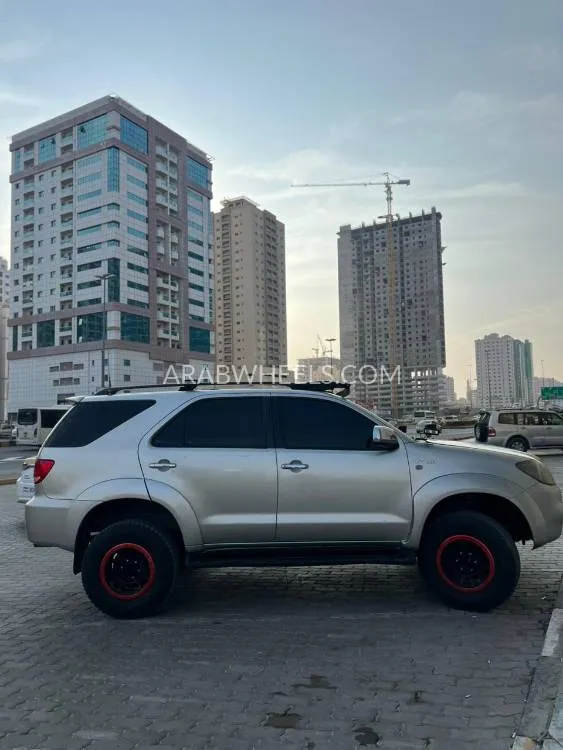 تويوتا فورتشنر 2006 for Sale in عجمان Image-2