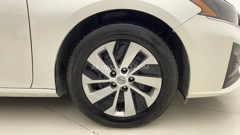 Nissan Altima 2023 for Sale in Dubai Image-10