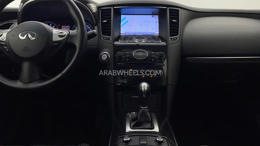 Infiniti QX70 2018 for Sale in Dubai Image-14