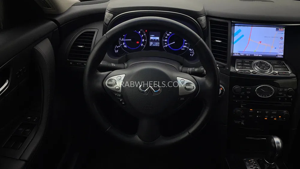 Infiniti QX70 2018 for Sale in Dubai Image-19