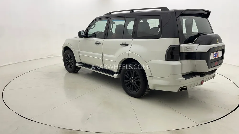 Mitsubishi Pajero 2020 for Sale in Dubai Image-5
