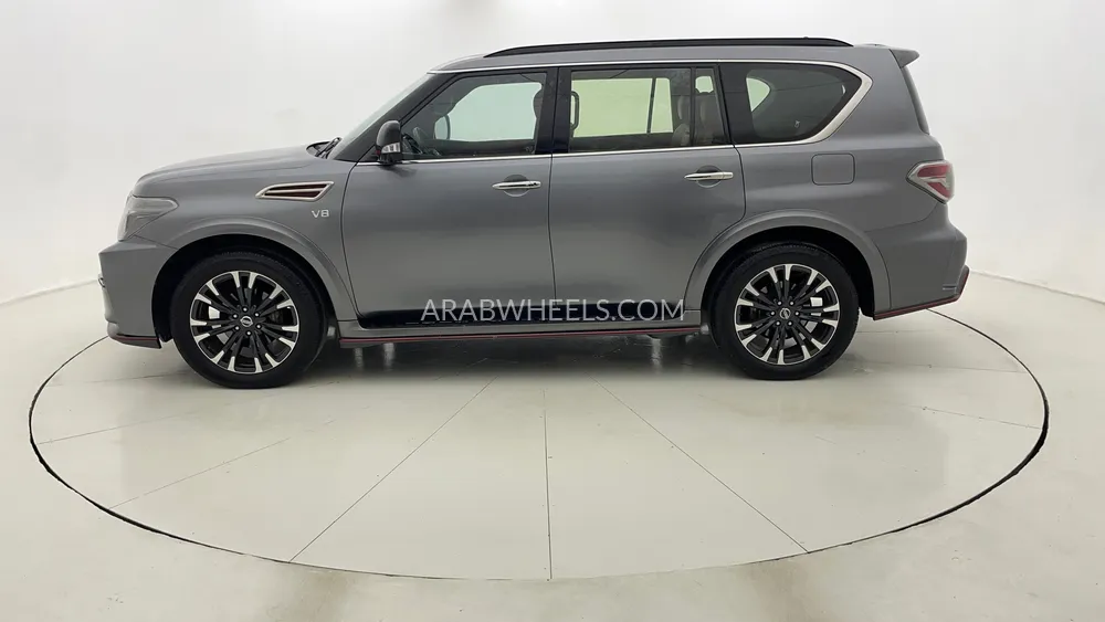Nissan Patrol 2018 for Sale in Dubai Image-6