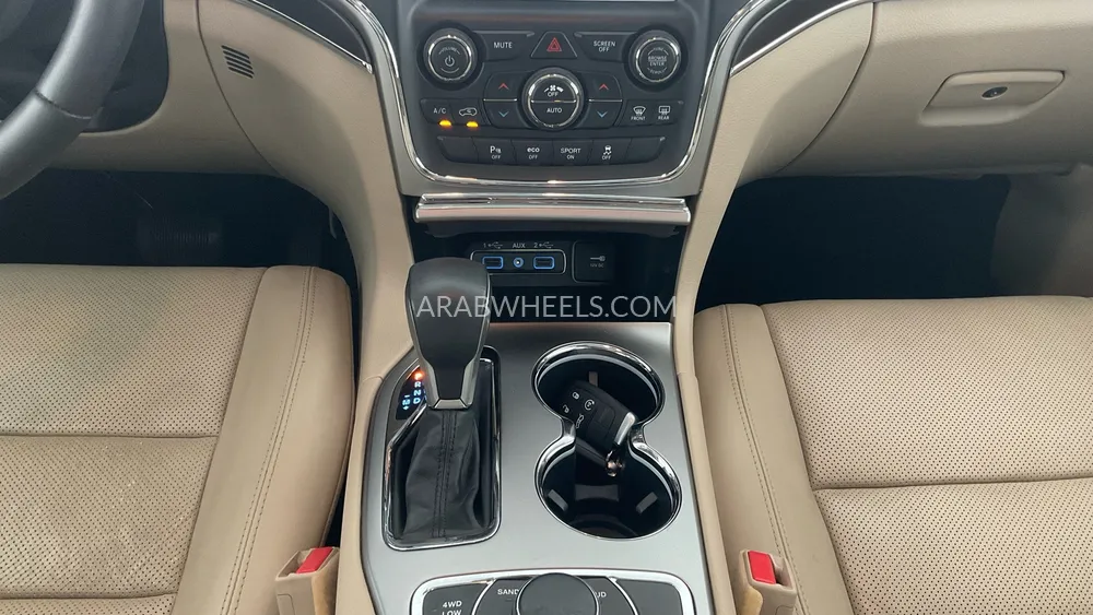 Jeep Grand Cherokee 2018 for Sale in Sharjah Image-23