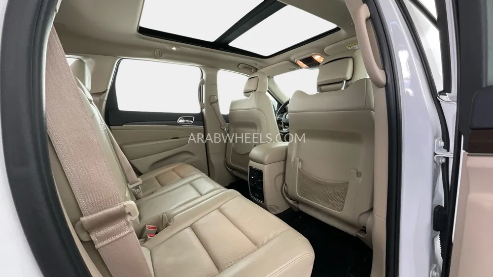 Jeep Grand Cherokee 2018 for Sale in Sharjah Image-26