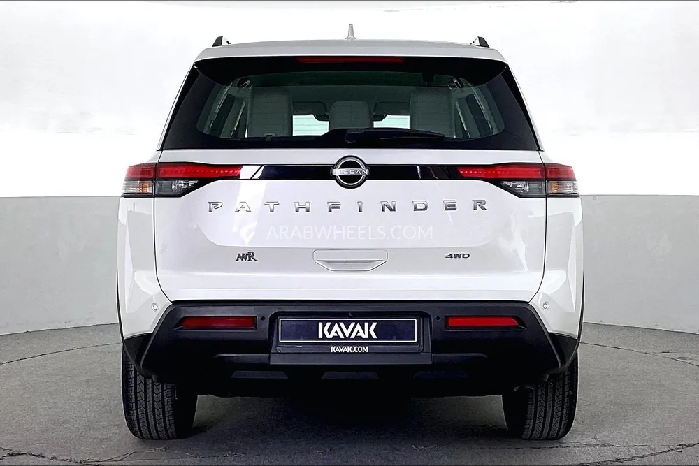 Nissan Pathfinder 2023 for Sale in Dubai Image-5