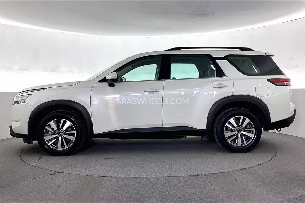 Nissan Pathfinder 2023 for Sale in Dubai Image-8