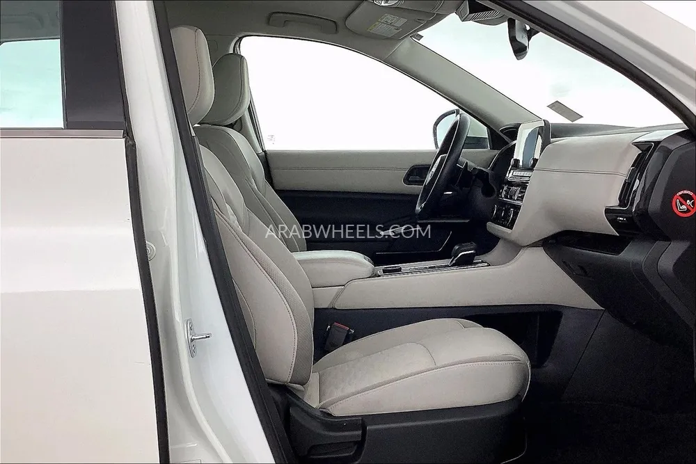 Nissan Pathfinder 2023 for Sale in Dubai Image-13