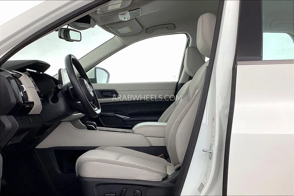 Nissan Pathfinder 2023 for Sale in Dubai Image-14