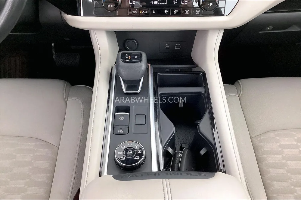 Nissan Pathfinder 2023 for Sale in Dubai Image-16