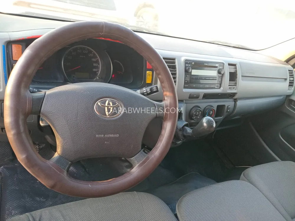 Toyota Hiace 2013 for Sale in Sharjah Image-10