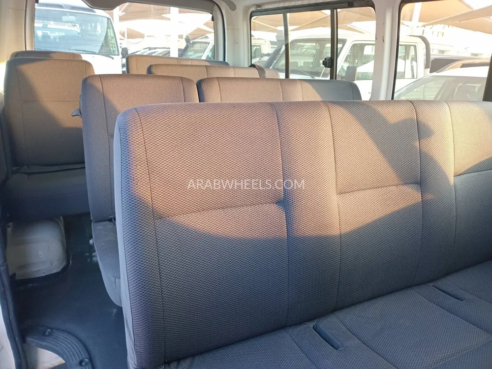 Toyota Hiace 2013 for Sale in Sharjah Image-9