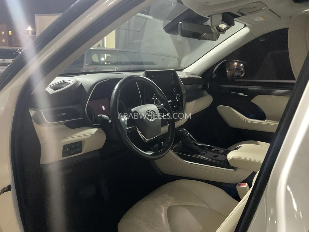 Toyota Highlander 2020 for Sale in Dubai Image-8