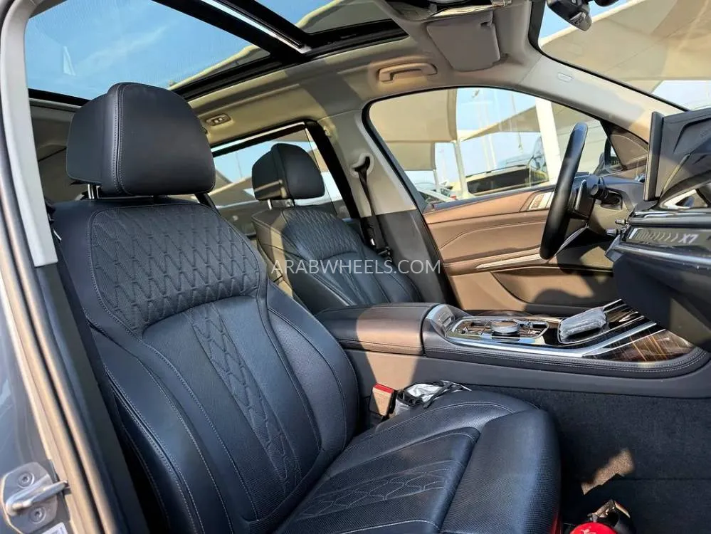BMW X7 2024 for Sale in Sharjah Image-12