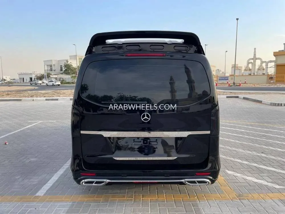 Mercedes Benz Vito 2018 for Sale in Dubai Image-4
