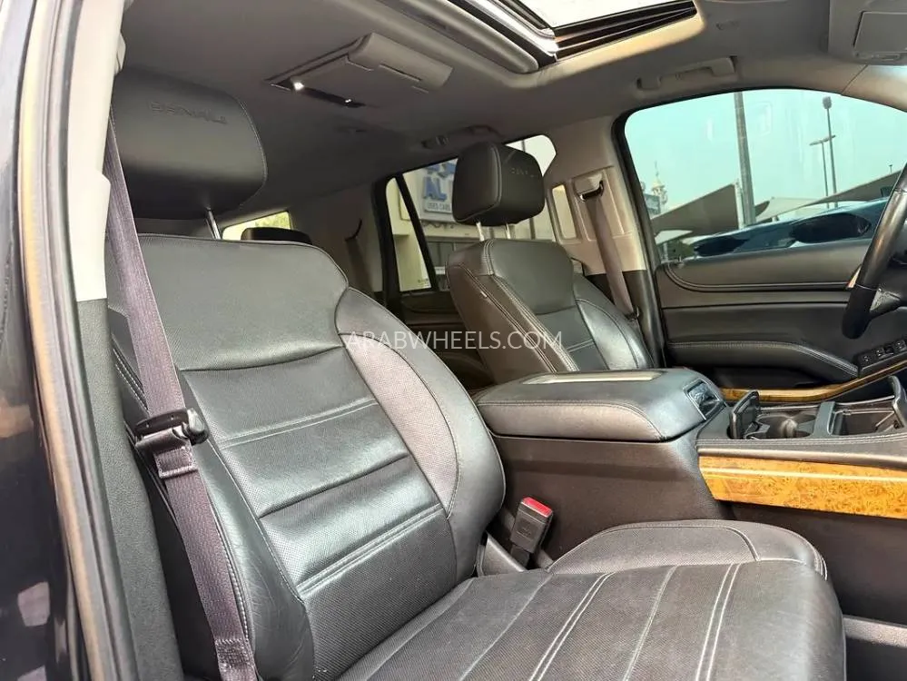 GMC Yukon 2017 for Sale in Sharjah Image-7