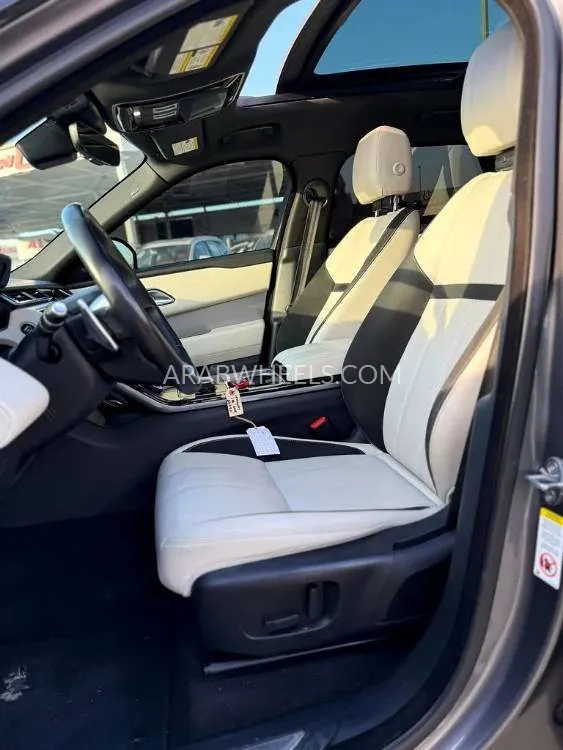 Land Rover Range Rover Velar 2019 for Sale in Dubai Image-5