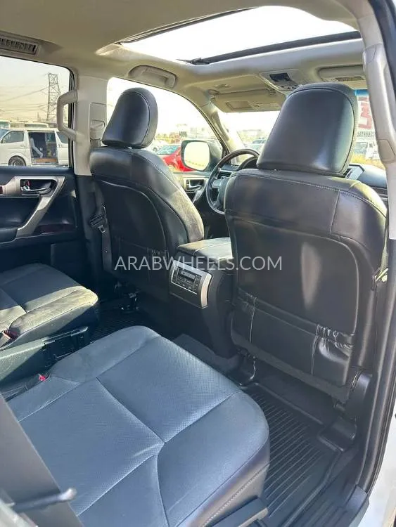 Lexus GX 2018 for Sale in Dubai Image-3