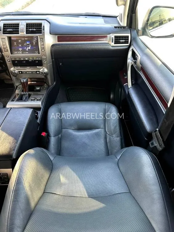 Lexus GX 2018 for Sale in Dubai Image-14