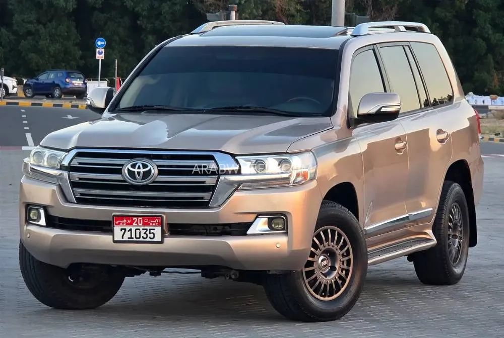 Toyota Land Cruiser 2012 for Sale in Sharjah Image-2