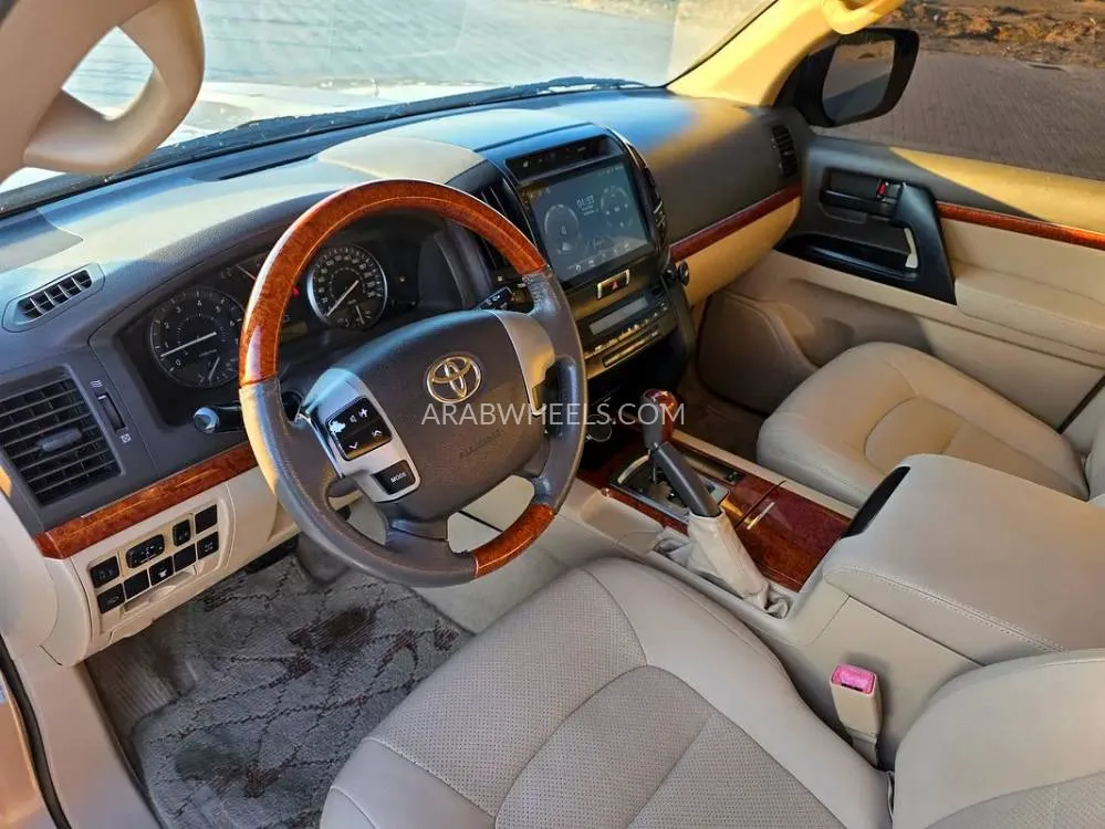Toyota Land Cruiser 2012 for Sale in Sharjah Image-4