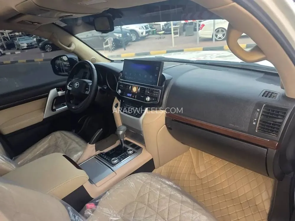 Toyota Land Cruiser 2014 for Sale in Sharjah Image-10