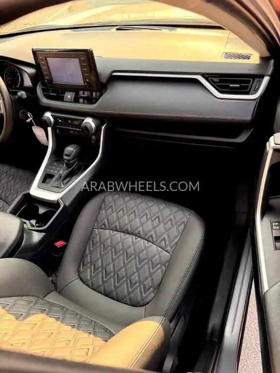 Toyota Rav4 2019 for Sale in Dubai Image-14