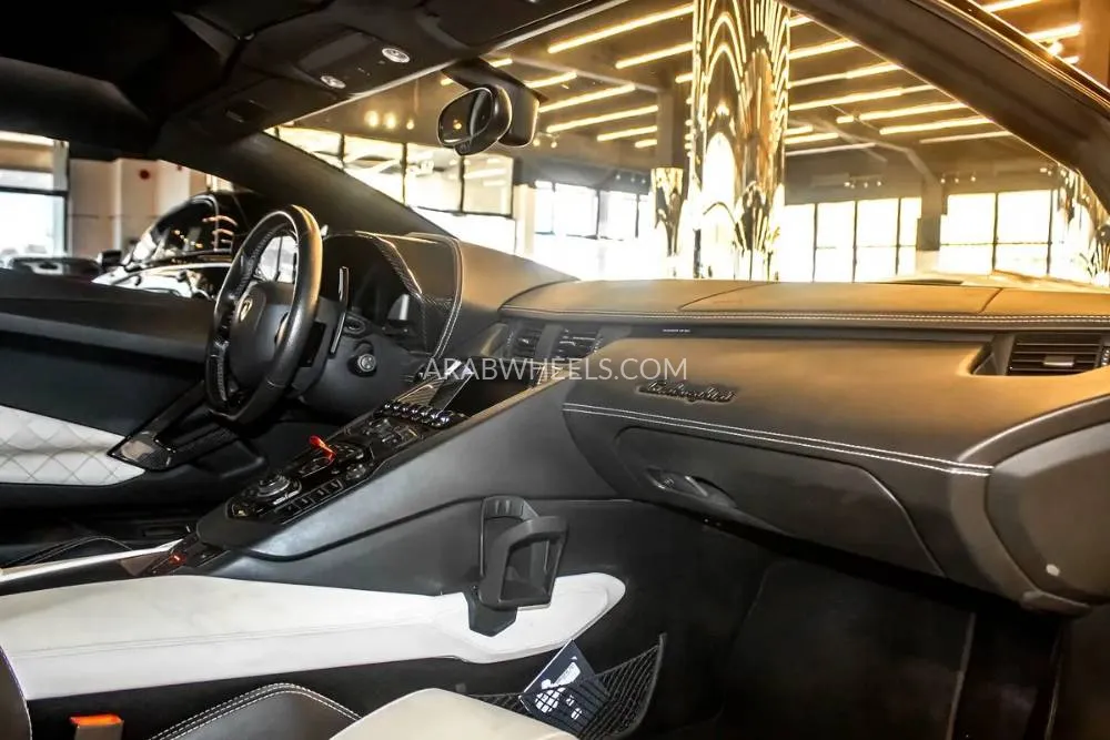 Lamborghini Aventador 2018 for Sale in Abu Dhabi Image-3